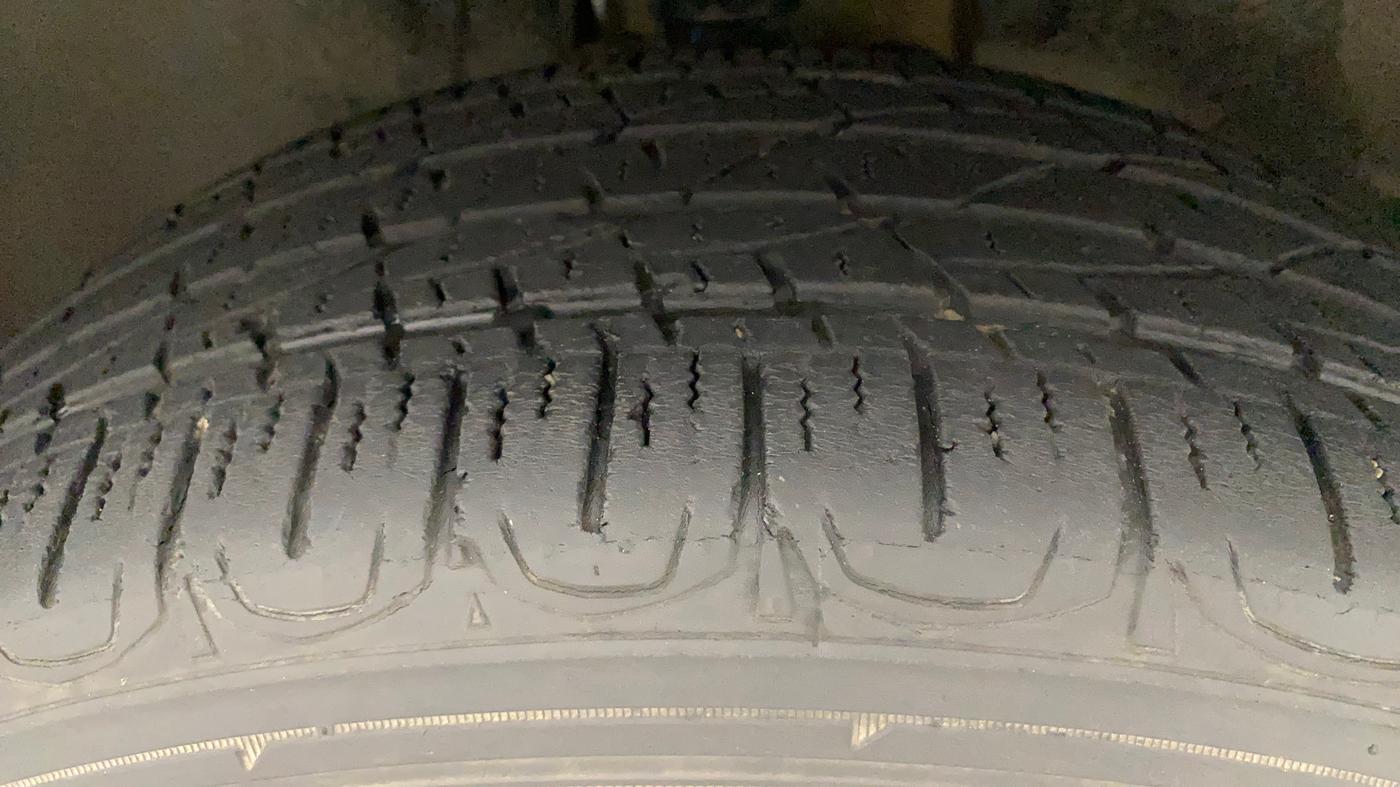 2018 Jeep Compass LIMITED 1.4 PETROL AT, Petrol, Automatic, 38,973 km, Right Front Tyre Tread