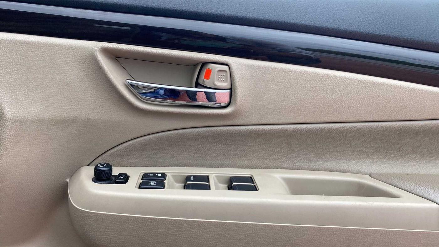 2017 Maruti Ciaz ZETA 1.4  MT PETROL, Petrol, Manual, 38,988 km, Driver Side Door Panels Control