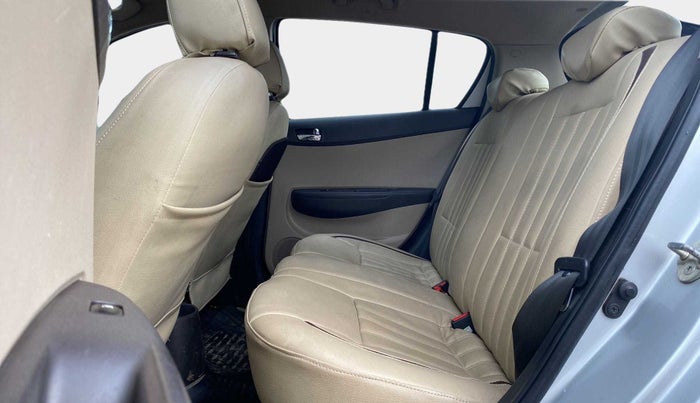 2013 Hyundai i20 SPORTZ 1.2, Petrol, Manual, 69,443 km, Right Side Rear Door Cabin