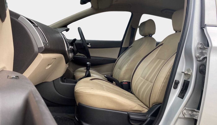 2013 Hyundai i20 SPORTZ 1.2, Petrol, Manual, 69,443 km, Right Side Front Door Cabin