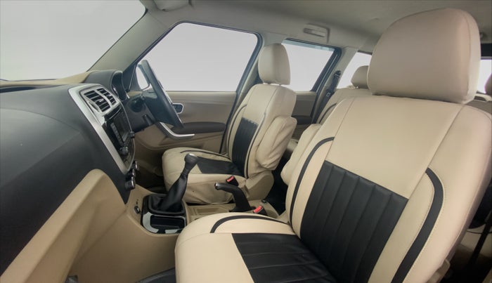 2017 Mahindra TUV300 T8, Diesel, Manual, 39,144 km, Right Side Front Door Cabin