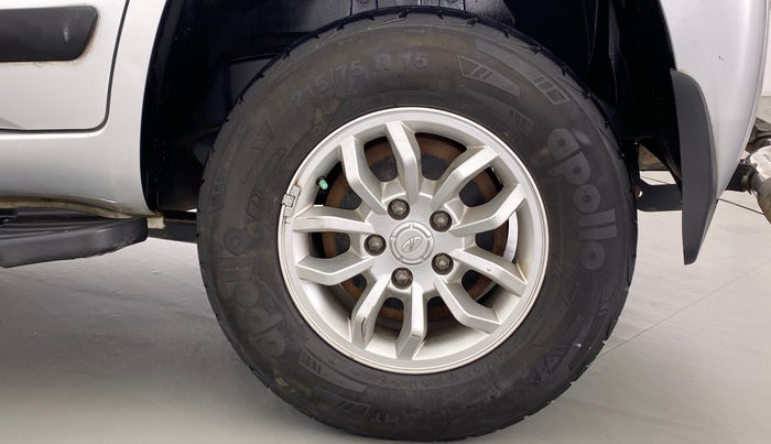 2017 Mahindra TUV300 T8, Diesel, Manual, 39,144 km, Left Rear Wheel
