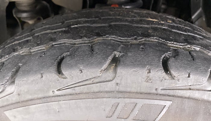 2017 Mahindra TUV300 T8, Diesel, Manual, 39,144 km, Left Front Tyre Tread