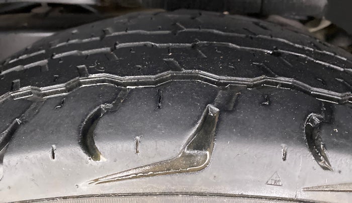 2017 Mahindra TUV300 T8, Diesel, Manual, 39,144 km, Left Rear Tyre Tread