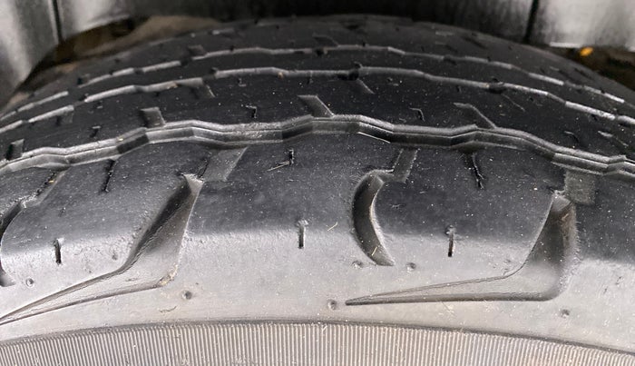2017 Mahindra TUV300 T8, Diesel, Manual, 39,144 km, Right Rear Tyre Tread