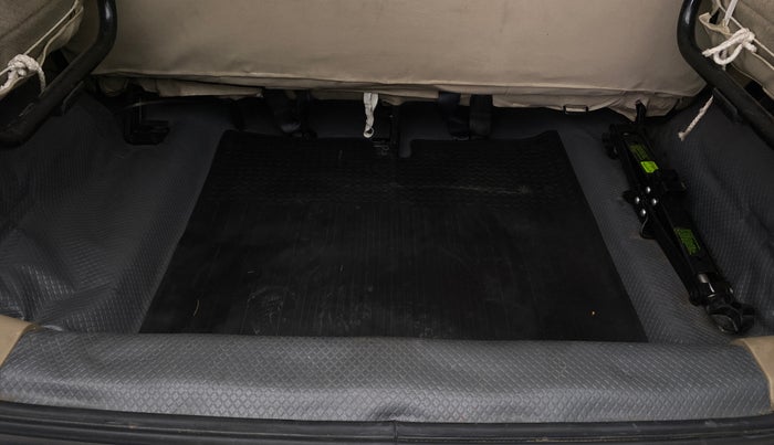 2017 Mahindra TUV300 T8, Diesel, Manual, 39,144 km, Boot Inside
