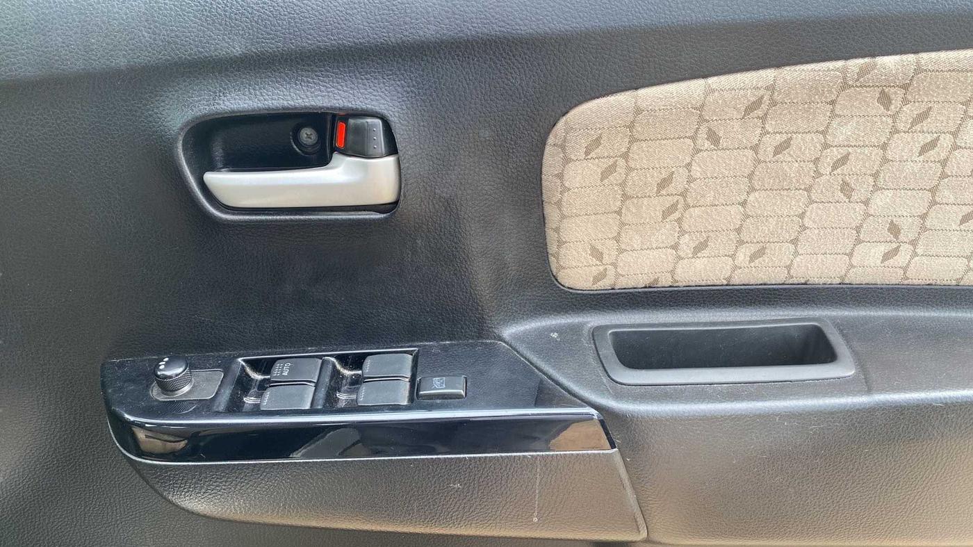 2018 Maruti Wagon R 1.0 VXI AMT, Petrol, Automatic, 64,157 km, Driver Side Door Panels Control