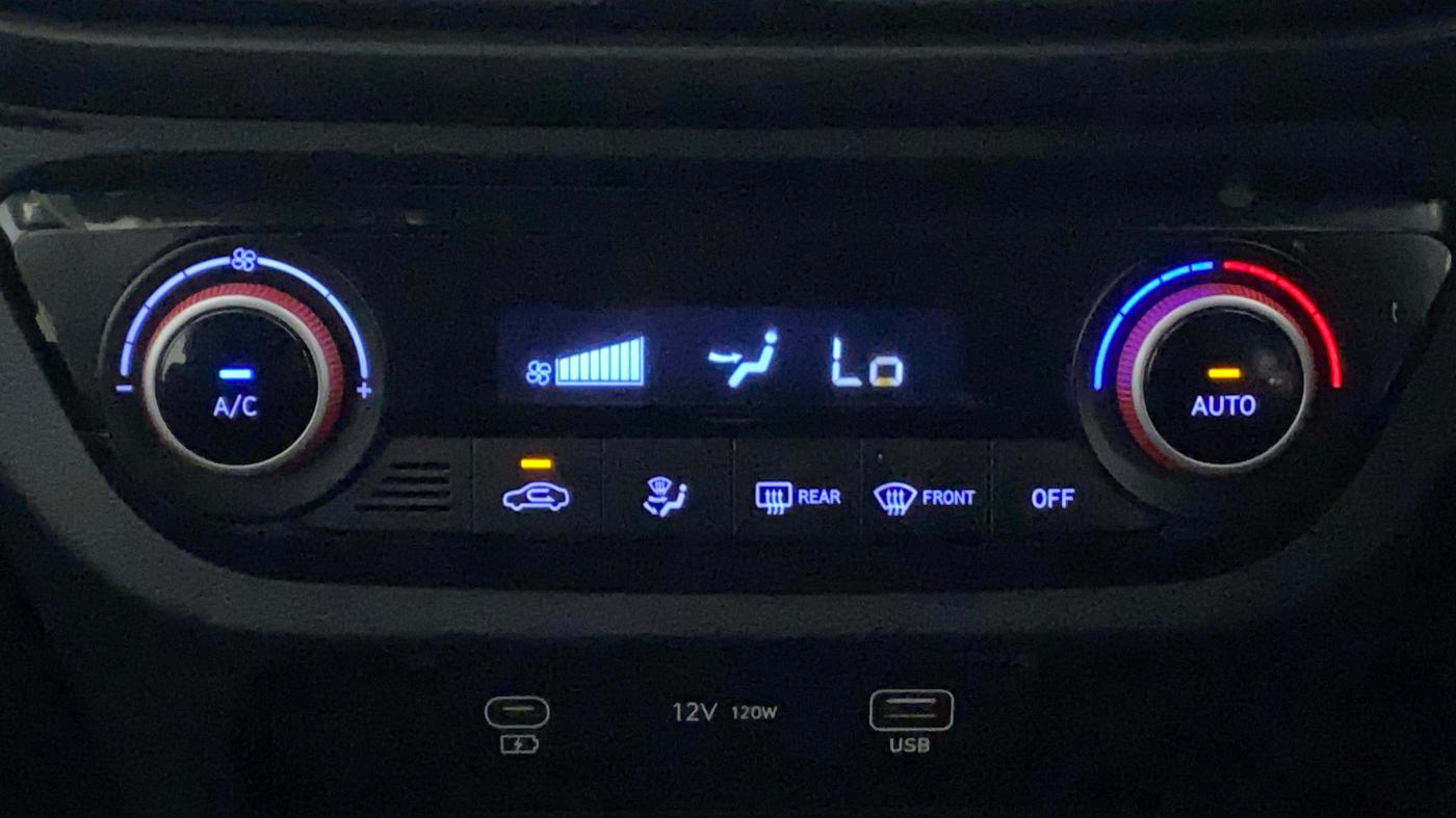 2023 Hyundai GRAND I10 NIOS SPORTZ 1.2 KAPPA VTVT DUAL TONE, Petrol, Manual, 8,830 km, Automatic Climate Control