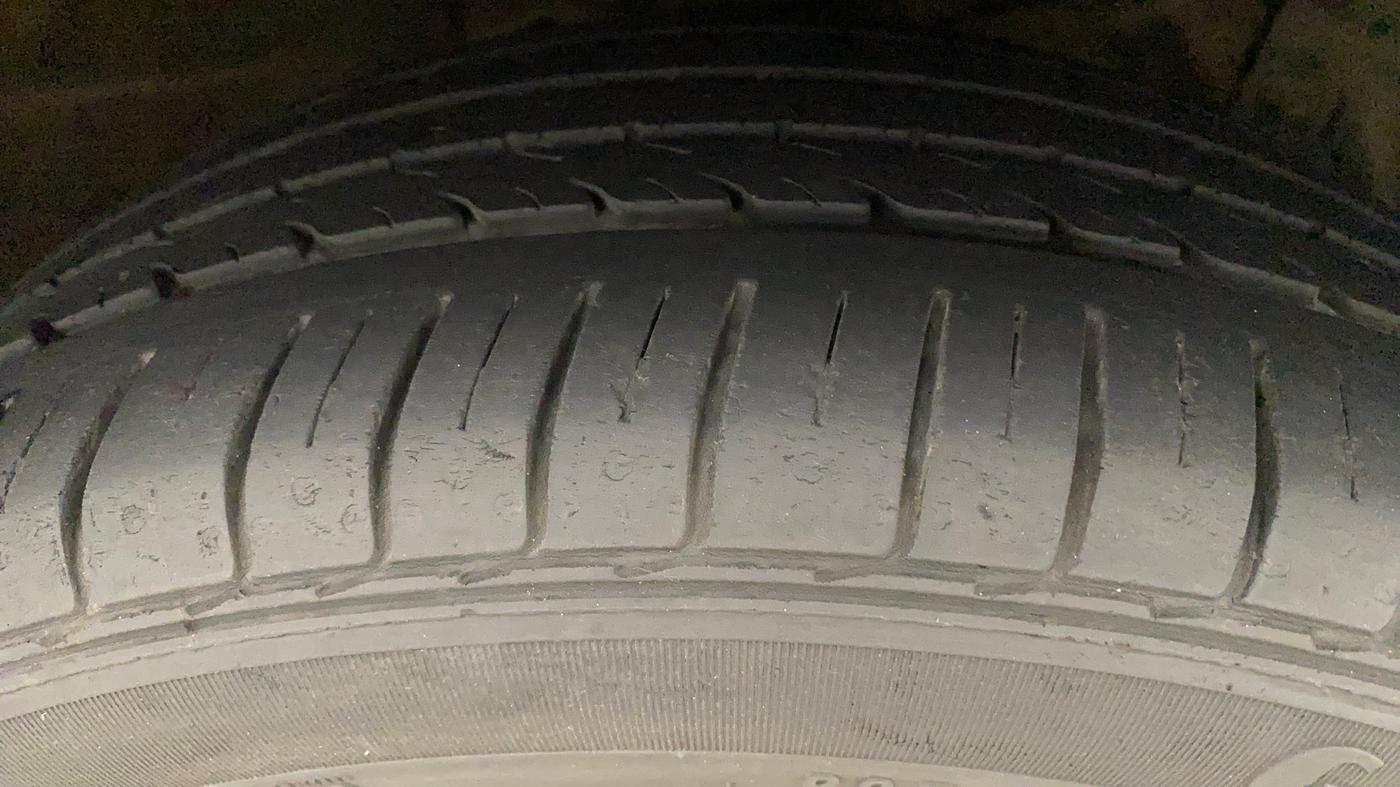 2018 Maruti Ciaz ALPHA  AT 1.4  PETROL, Petrol, Automatic, 40,101 km, Right Front Tyre Tread