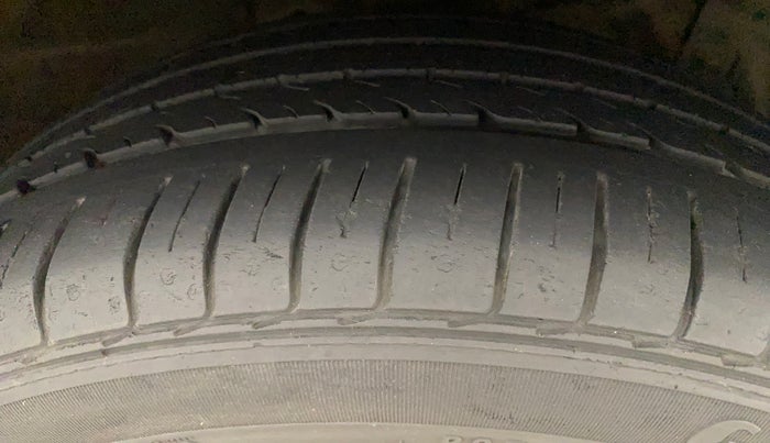2018 Maruti Ciaz ALPHA  AT 1.4  PETROL, Petrol, Automatic, 40,101 km, Right Front Tyre Tread