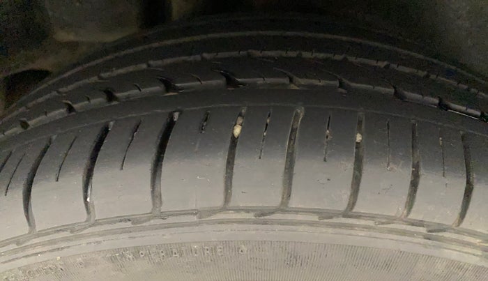 2018 Maruti Ciaz ALPHA  AT 1.4  PETROL, Petrol, Automatic, 40,101 km, Right Rear Tyre Tread