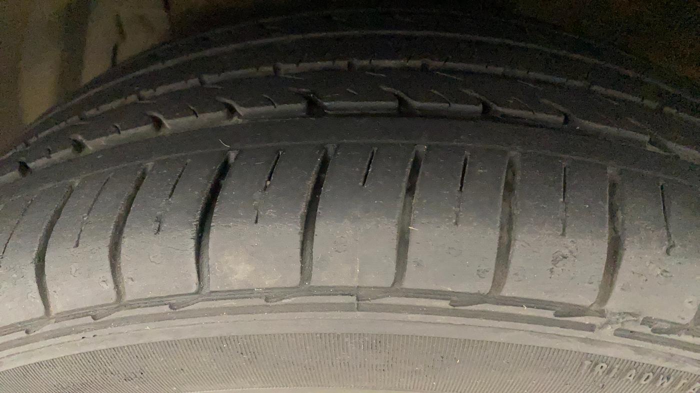 2018 Maruti Ciaz ALPHA  AT 1.4  PETROL, Petrol, Automatic, 40,101 km, Left Front Tyre Tread