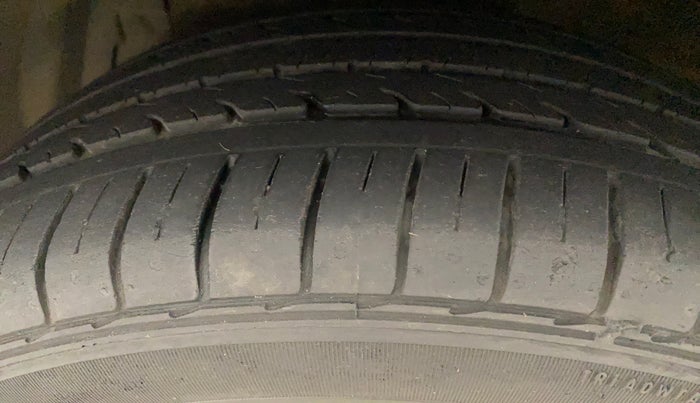 2018 Maruti Ciaz ALPHA  AT 1.4  PETROL, Petrol, Automatic, 40,101 km, Left Front Tyre Tread