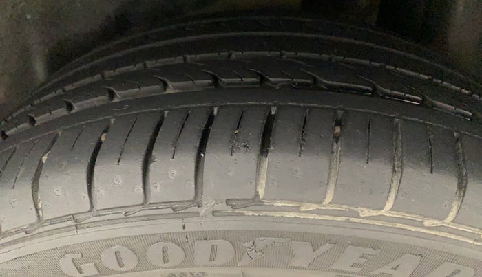 2018 Maruti Ciaz ALPHA  AT 1.4  PETROL, Petrol, Automatic, 40,101 km, Left Rear Tyre Tread