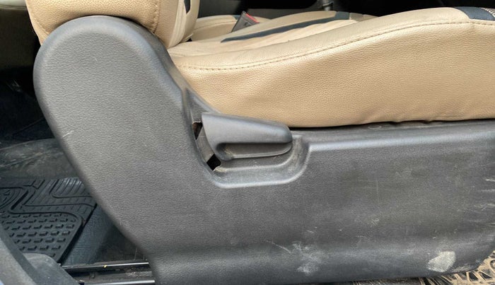 2017 Maruti Wagon R 1.0 VXI, Petrol, Manual, 66,341 km, Driver Side Adjustment Panel
