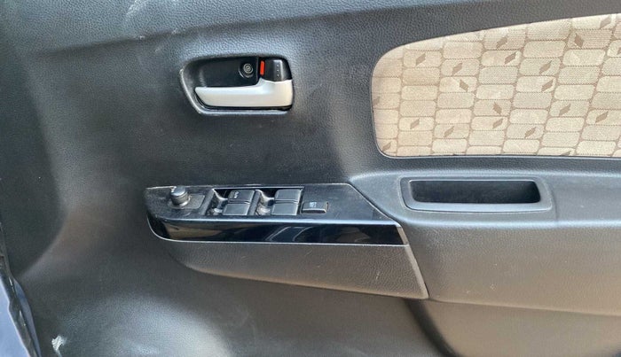 2017 Maruti Wagon R 1.0 VXI, Petrol, Manual, 66,341 km, Driver Side Door Panels Control