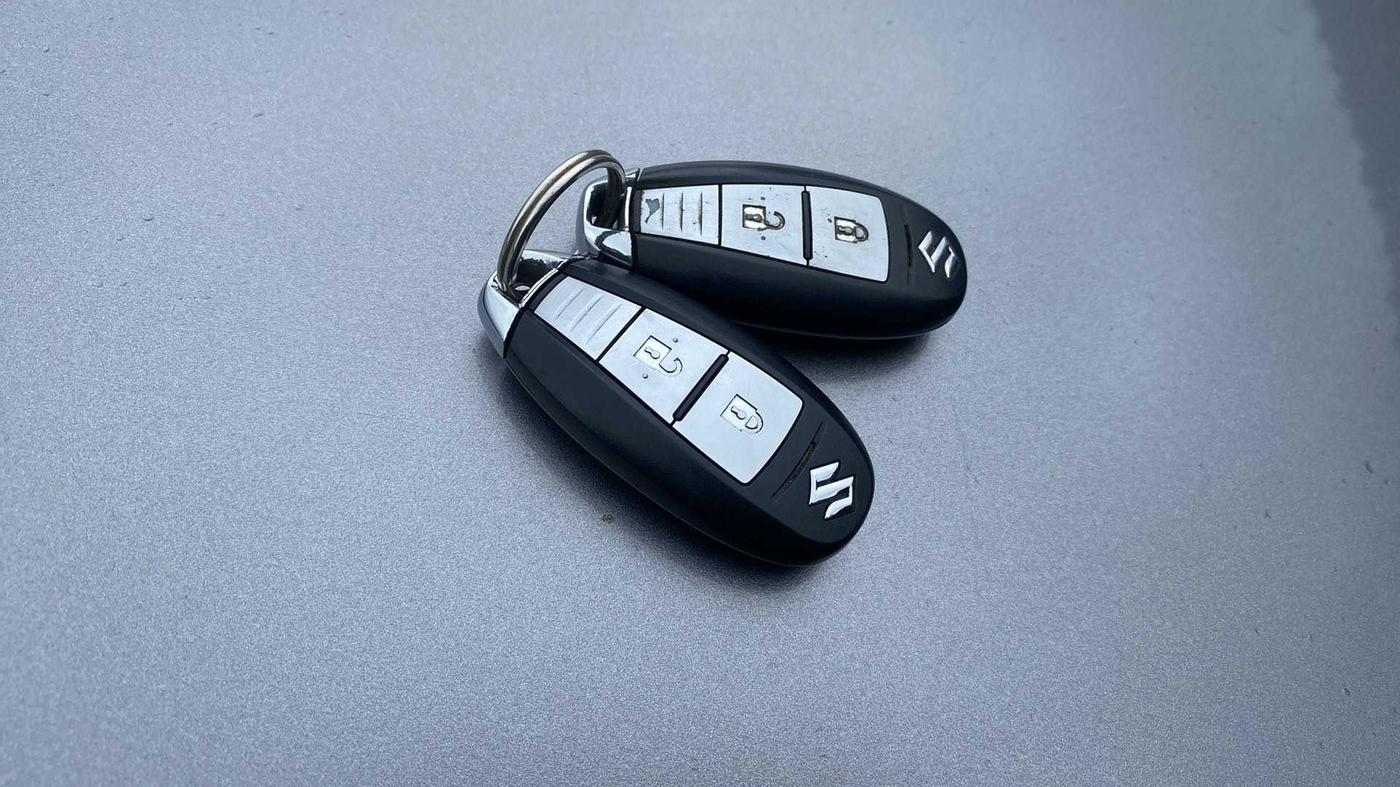2016 Maruti Swift ZXI, Petrol, Manual, 64,434 km, Key Close Up