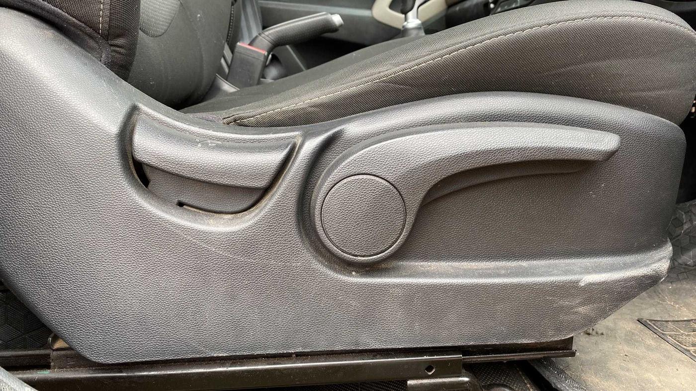 2016 Hyundai Creta S PLUS 1.4 DIESEL, Diesel, Manual, 76,700 km, Driver Side Adjustment Panel