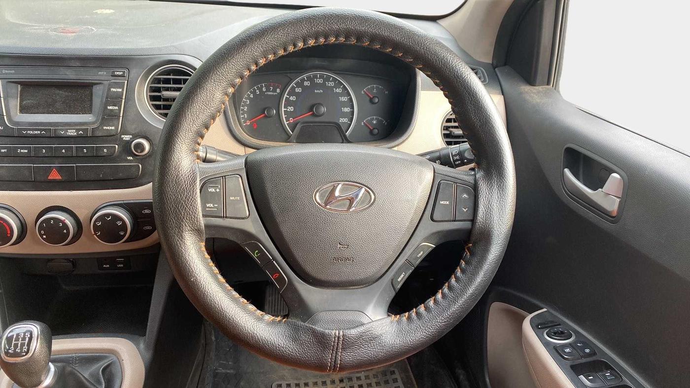 2016 Hyundai Grand i10 SPORTZ 1.2 KAPPA VTVT, Petrol, Manual, 1,01,404 km, Steering Wheel Close Up