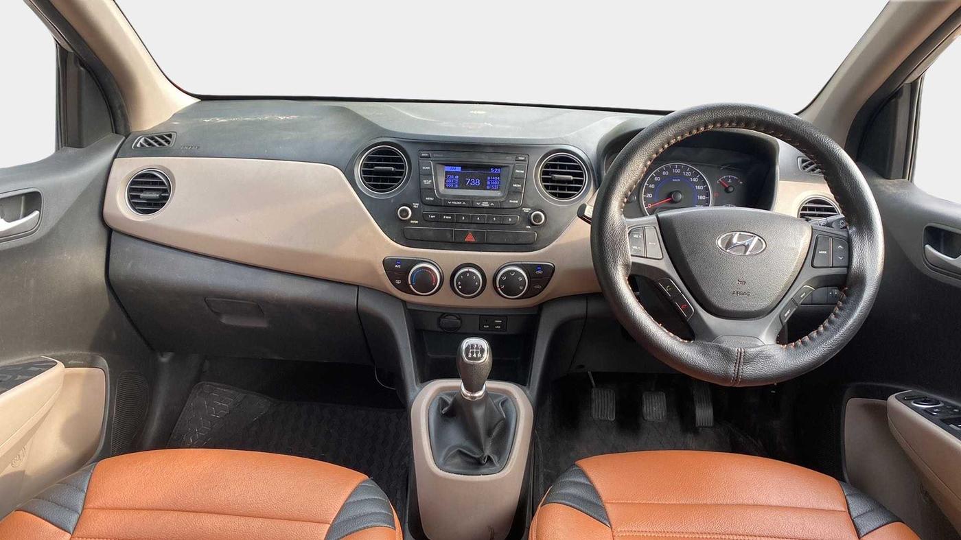 2016 Hyundai Grand i10 SPORTZ 1.2 KAPPA VTVT, Petrol, Manual, 1,01,404 km, Dashboard