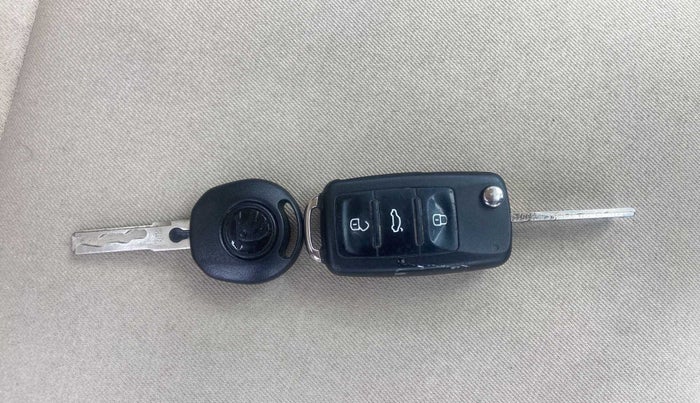 2018 Skoda Rapid AMBITION 1.6 MPI AT, Petrol, Automatic, 18,349 km, Key Close Up