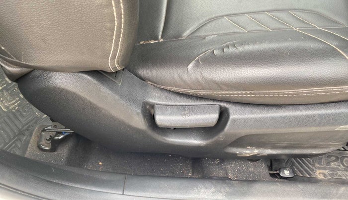 2019 Hyundai Elite i20 MAGNA PLUS 1.2, Petrol, Manual, 65,924 km, Driver Side Adjustment Panel