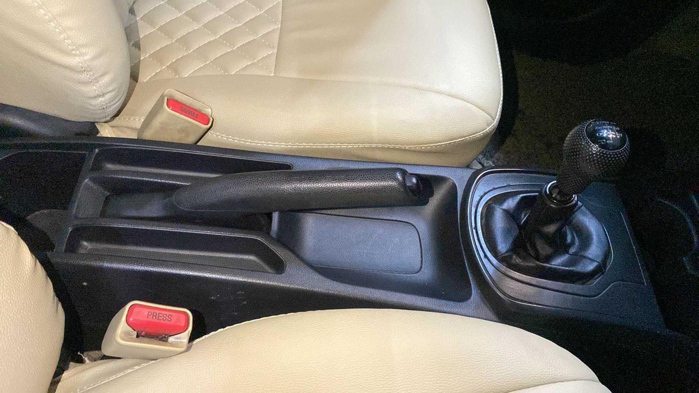 2015 Honda City 1.5L I-DTEC E, Diesel, Manual, 1,06,964 km, Gear Lever