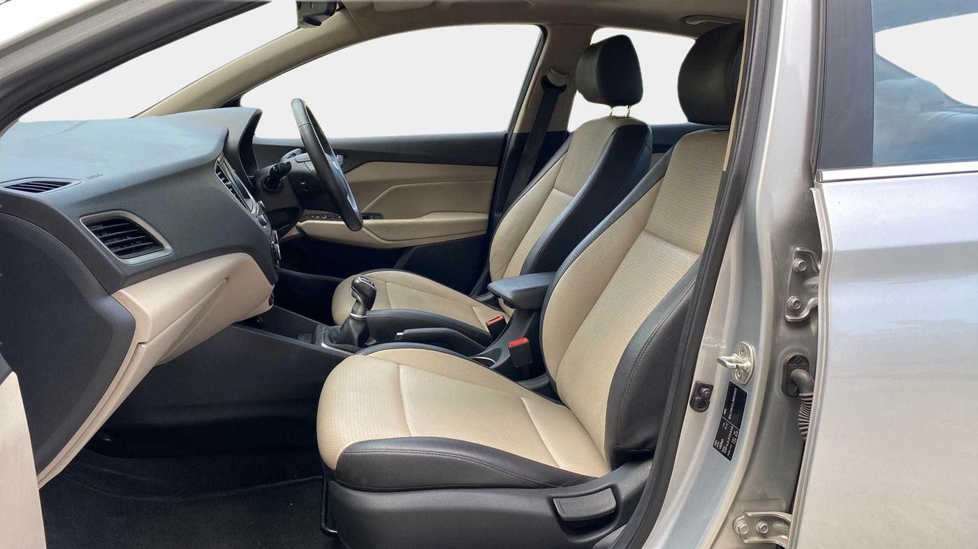 2018 Hyundai Verna 1.6 VTVT SX O, Petrol, Manual, 34,263 km, Right Side Front Door Cabin