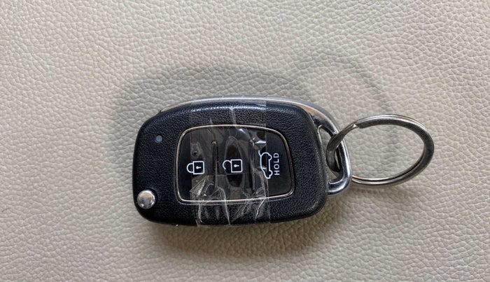 2021 Hyundai VENUE SX 1.0 TURBO IMT, Petrol, Manual, 16,920 km, Key Close Up