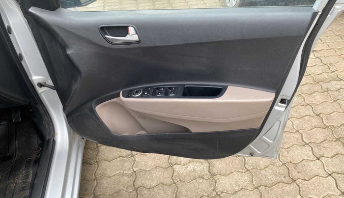 2015 Hyundai Grand i10 SPORTZ 1.2 KAPPA VTVT, Petrol, Manual, 36,566 km, Driver Side Door Panels Control