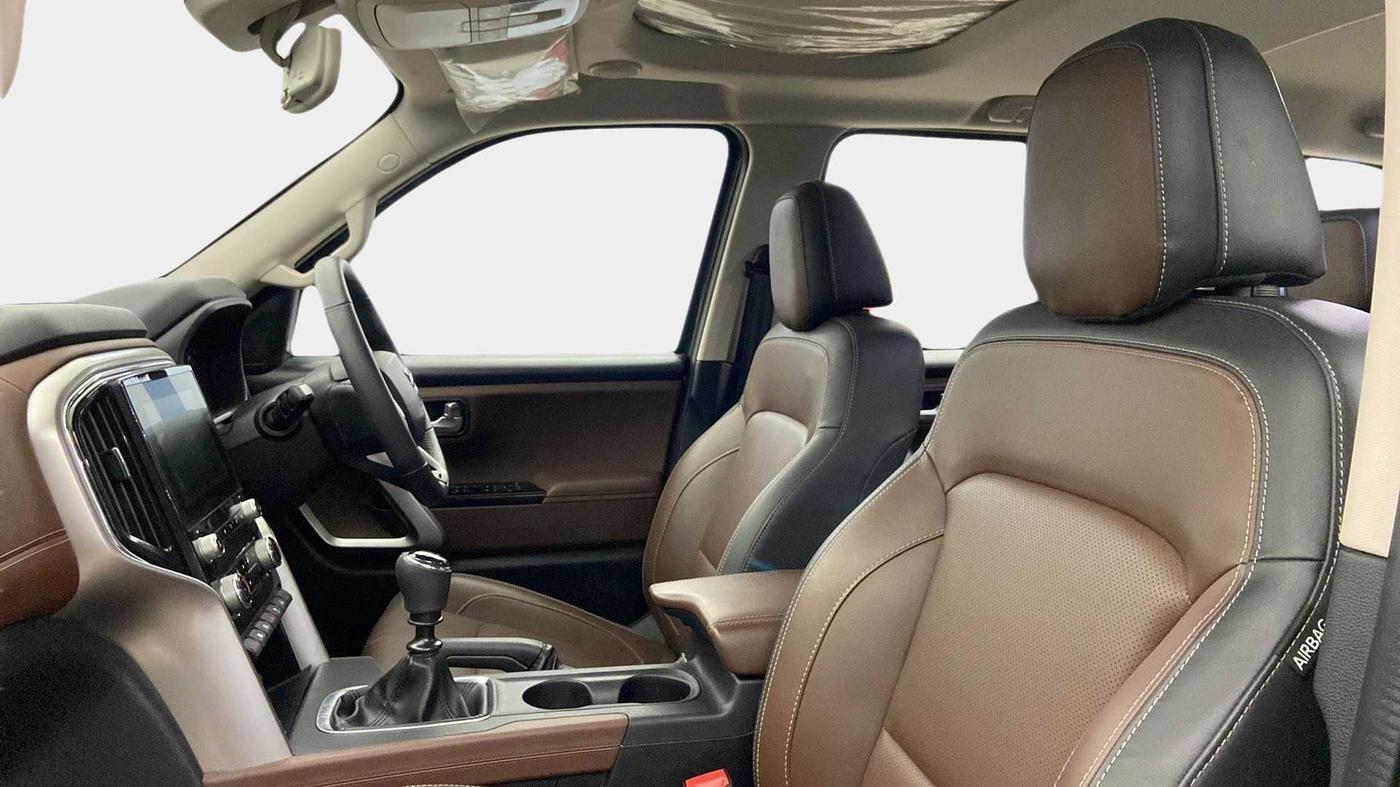 2022 Mahindra SCORPIO-N Z8 L PETROL MT 7 STR, Petrol, Manual, 2,094 km, Right Side Front Door Cabin