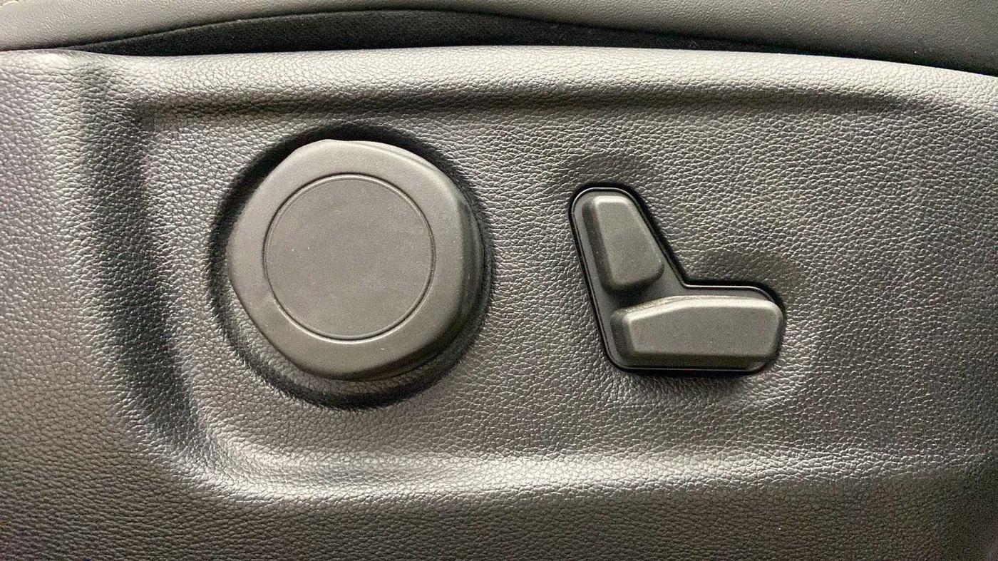 2022 Mahindra SCORPIO-N Z8 L PETROL MT 7 STR, Petrol, Manual, 2,094 km, Driver Side Adjustment Panel