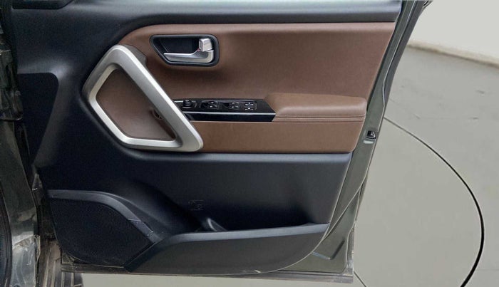 2022 Mahindra SCORPIO-N Z8 L PETROL MT 7 STR, Petrol, Manual, 2,094 km, Driver Side Door Panels Control