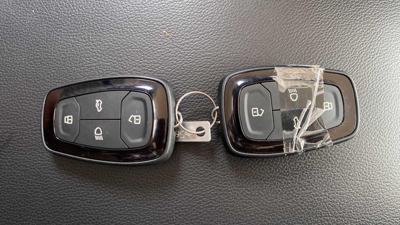 2023 Tata PUNCH CREATIVE AMT 1.2 RTN DUAL TONE, Petrol, Automatic, 2,806 km, Key Close Up