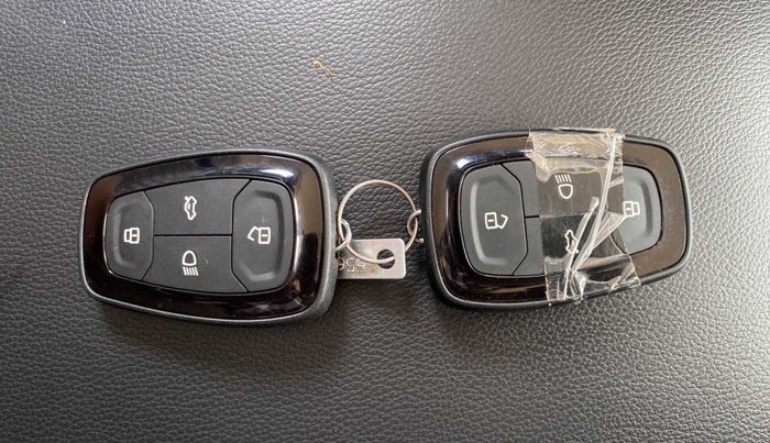 2023 Tata PUNCH CREATIVE AMT 1.2 RTN DUAL TONE, Petrol, Automatic, 2,806 km, Key Close Up