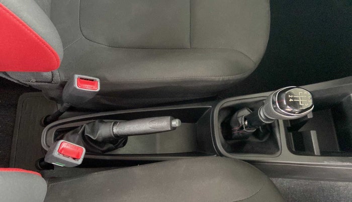 2022 Renault Kwid RXT 1.0, Petrol, Manual, 3,712 km, Gear Lever