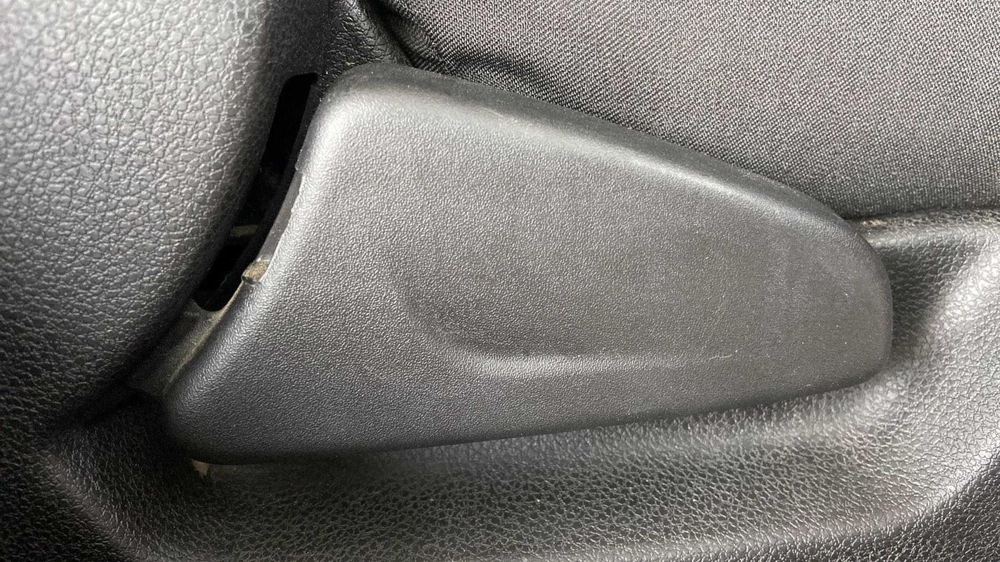 2022 Renault Kwid RXT 1.0, Petrol, Manual, 3,712 km, Driver Side Adjustment Panel