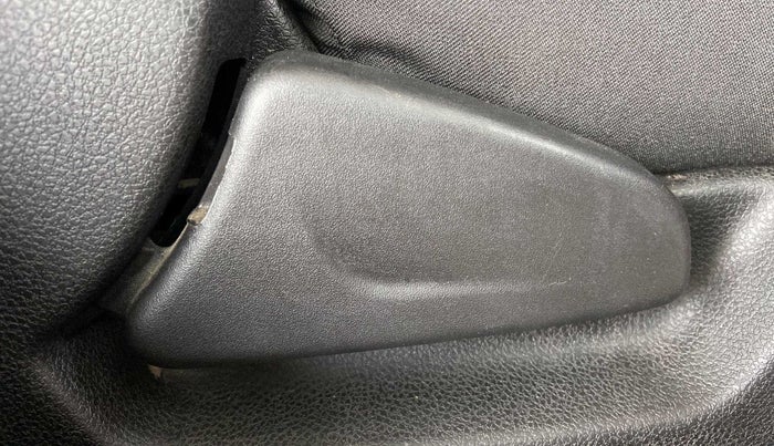2022 Renault Kwid RXT 1.0, Petrol, Manual, 3,712 km, Driver Side Adjustment Panel