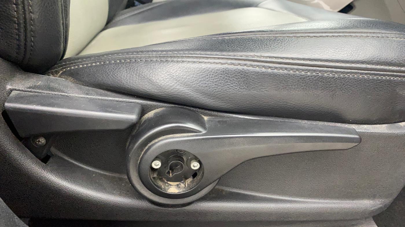 2019 Tata NEXON XZA PLUS DIESEL, Diesel, Automatic, 1,43,787 km, Driver Side Adjustment Panel