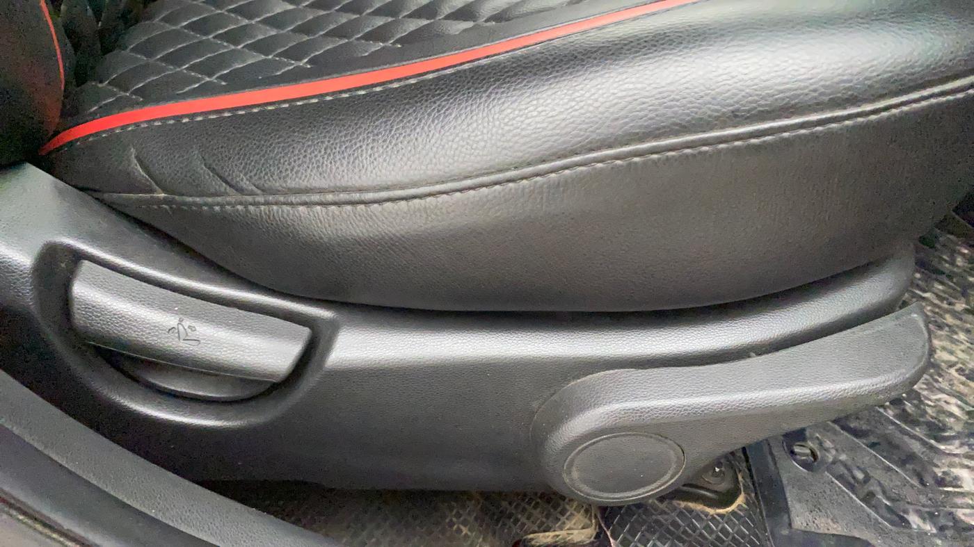 2018 Hyundai Grand i10 ASTA 1.2 KAPPA VTVT, Petrol, Manual, 61,302 km, Driver Side Adjustment Panel
