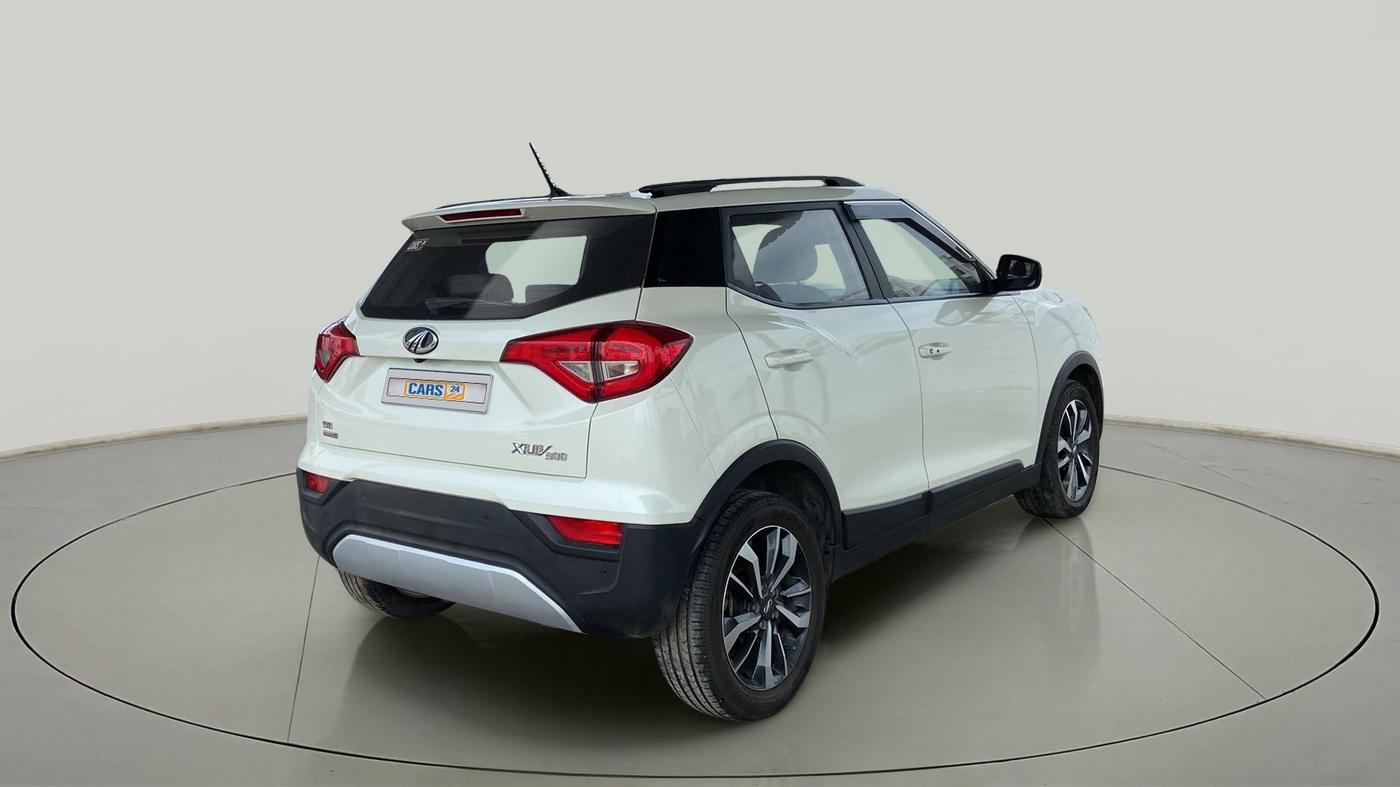 2021 Mahindra XUV300 W8 (O) 1.2 PETROL AMT, Petrol, Automatic, 42,667 km, Right Back Diagonal