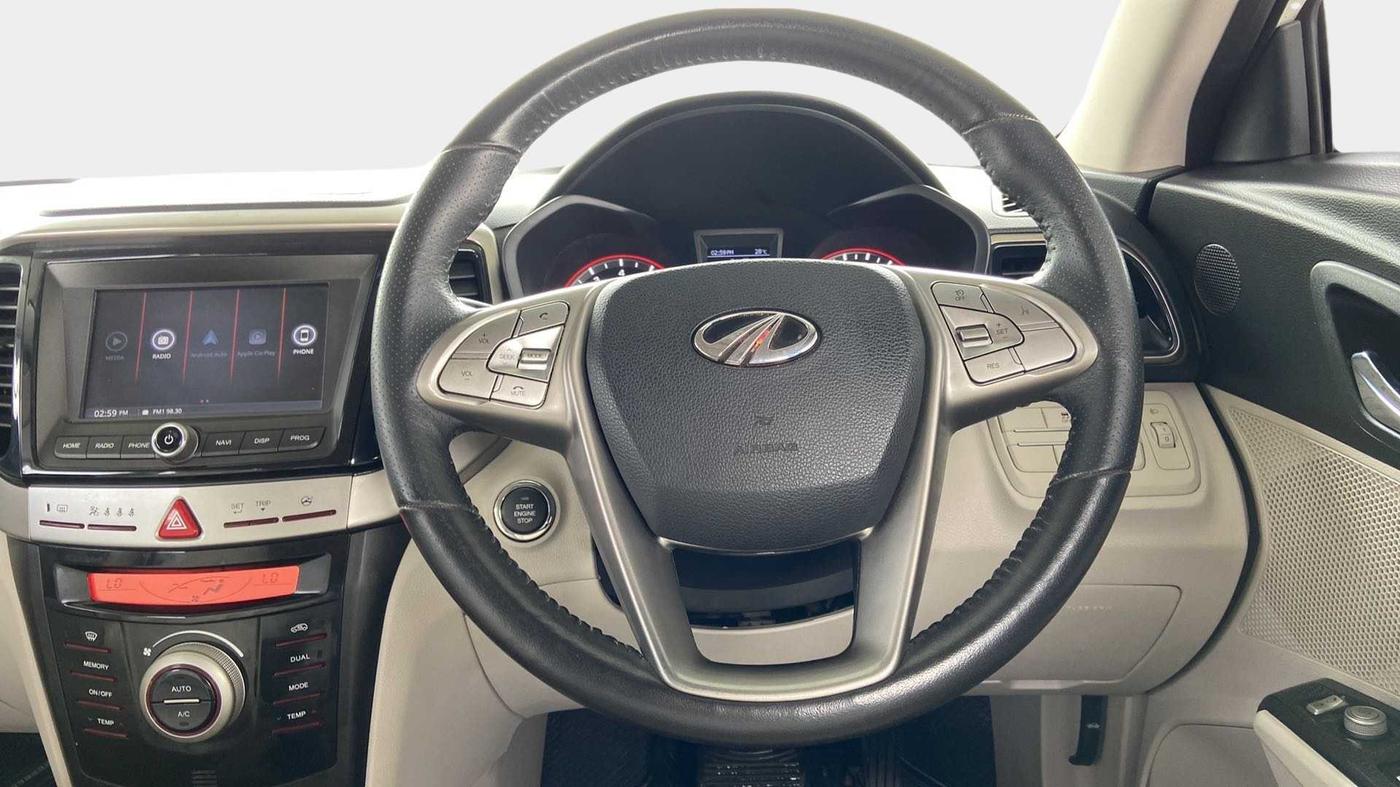 2021 Mahindra XUV300 W8 (O) 1.2 PETROL AMT, Petrol, Automatic, 42,667 km, Steering Wheel Close Up