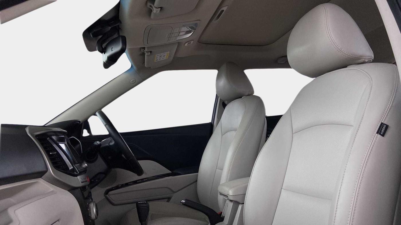 2021 Mahindra XUV300 W8 (O) 1.2 PETROL AMT, Petrol, Automatic, 42,667 km, Right Side Front Door Cabin
