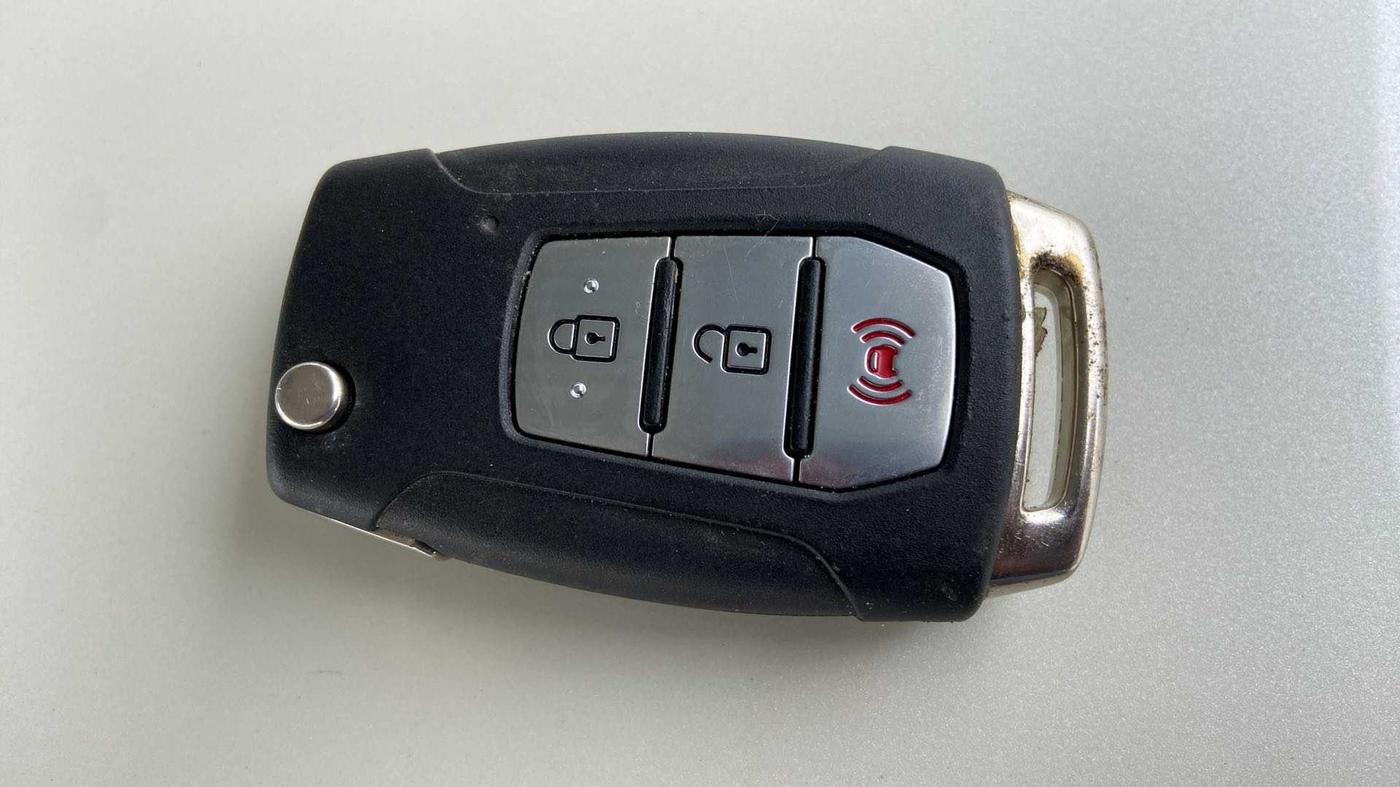 2021 Mahindra XUV300 W8 (O) 1.2 PETROL AMT, Petrol, Automatic, 42,667 km, Key Close Up