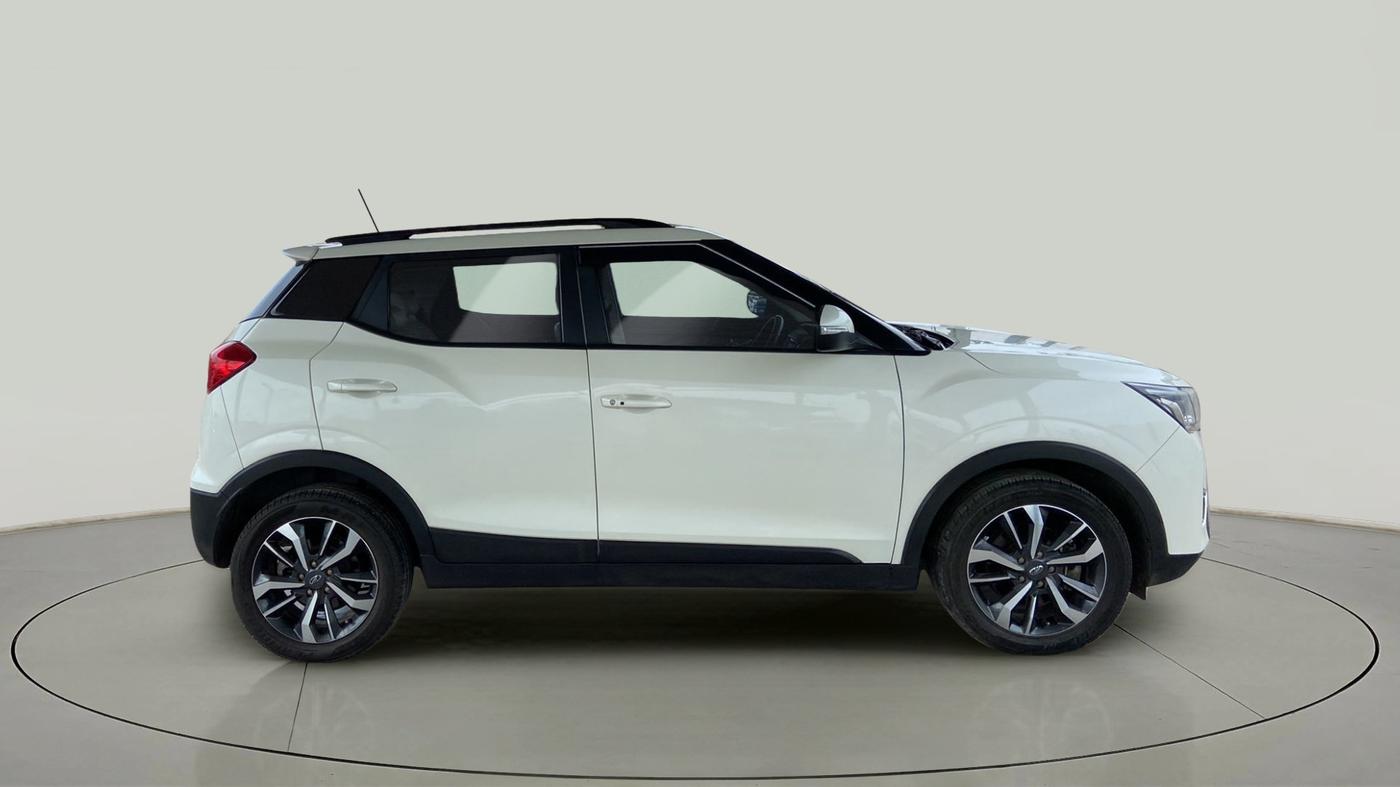 2021 Mahindra XUV300 W8 (O) 1.2 PETROL AMT, Petrol, Automatic, 42,667 km, Right Side View