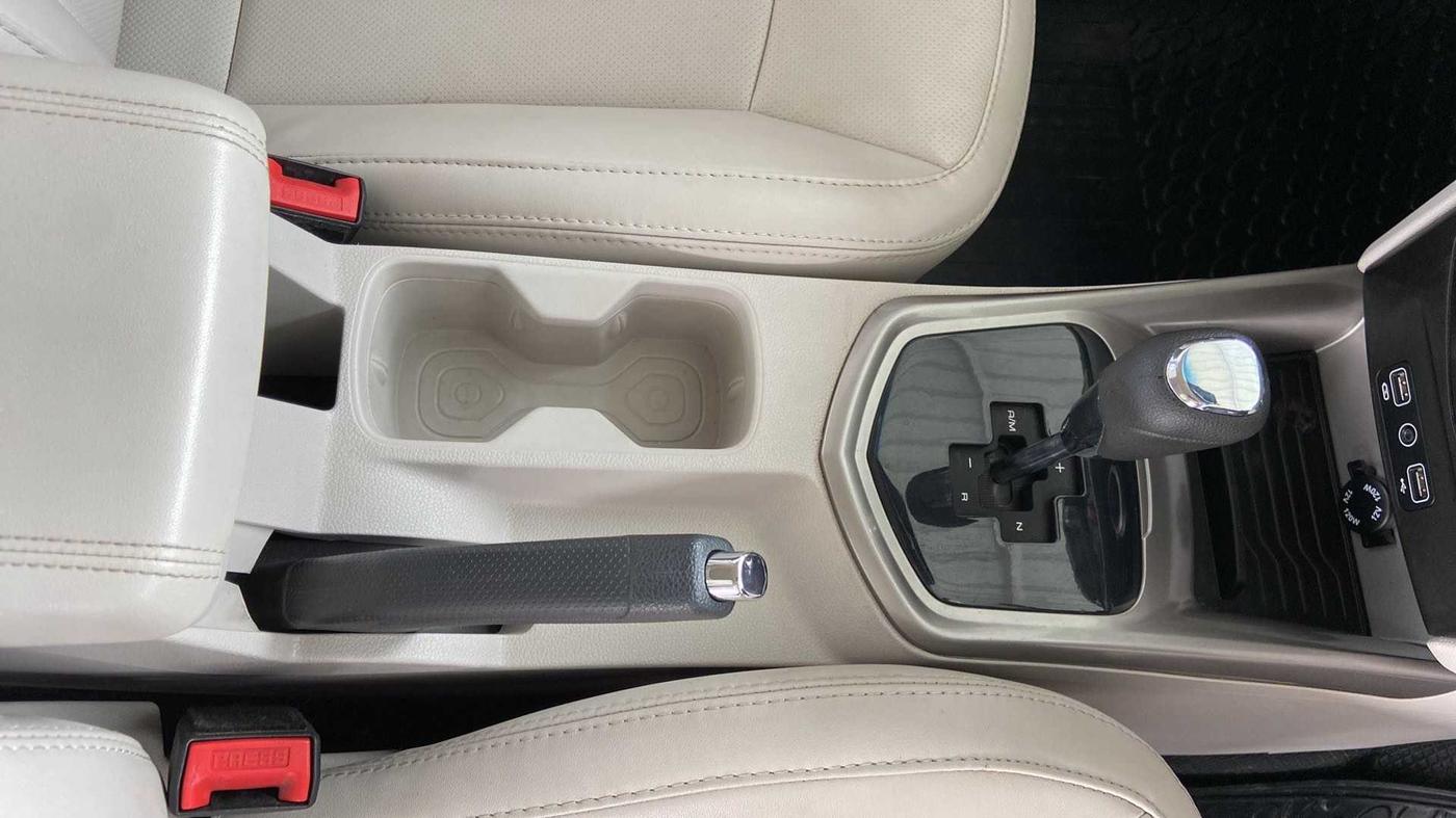 2021 Mahindra XUV300 W8 (O) 1.2 PETROL AMT, Petrol, Automatic, 42,667 km, Gear Lever