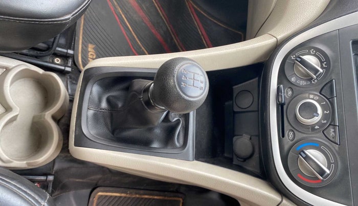 2018 Maruti Celerio VXI (O) CNG, CNG, Manual, 1,08,085 km, Gear lever - Boot cover slightly torn