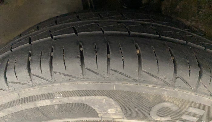 2019 Maruti Alto LXI, Petrol, Manual, 41,155 km, Left Front Tyre Tread