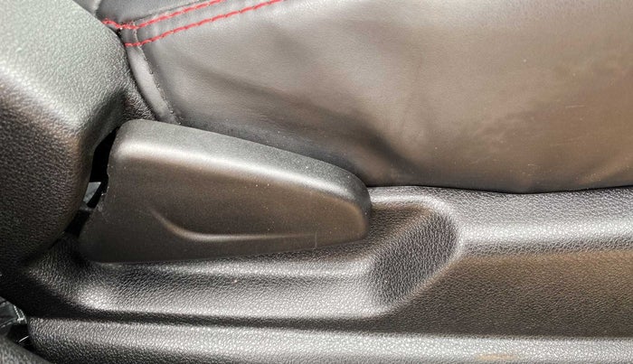 2023 Renault Kwid RXT 1.0, Petrol, Manual, 1,994 km, Driver Side Adjustment Panel