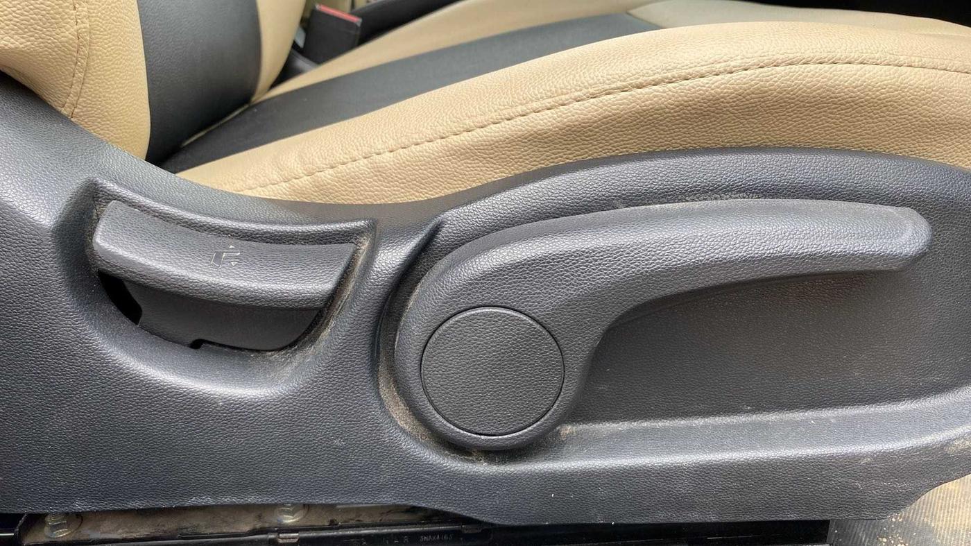 2018 Hyundai Elite i20 ASTA 1.2 (O), Petrol, Manual, 71,312 km, Driver Side Adjustment Panel
